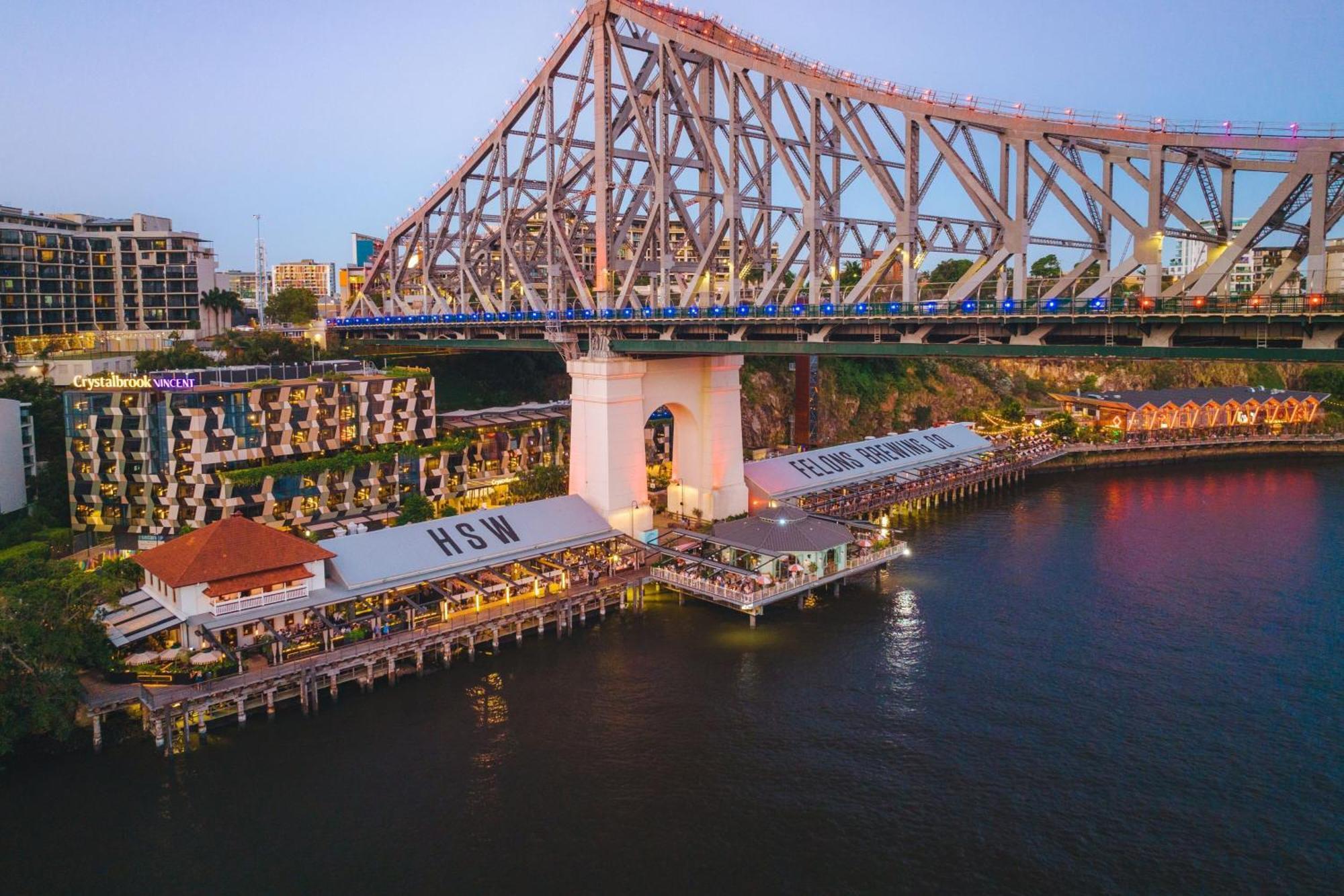 Hotel W Brisbane Exterior foto The Story Bridge and the Riverlife Pavilion